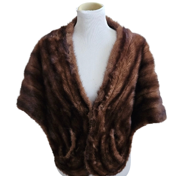 Vintage Chocolate Brown Faux Fur Capelet – Elegant 40s Style Wrap - Picture 13 of 13